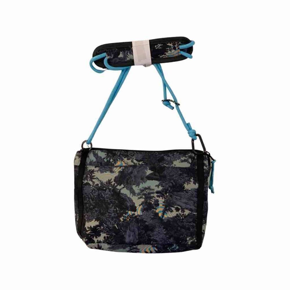 Lululemon Patch Logo Crossbody Bag 2.5L